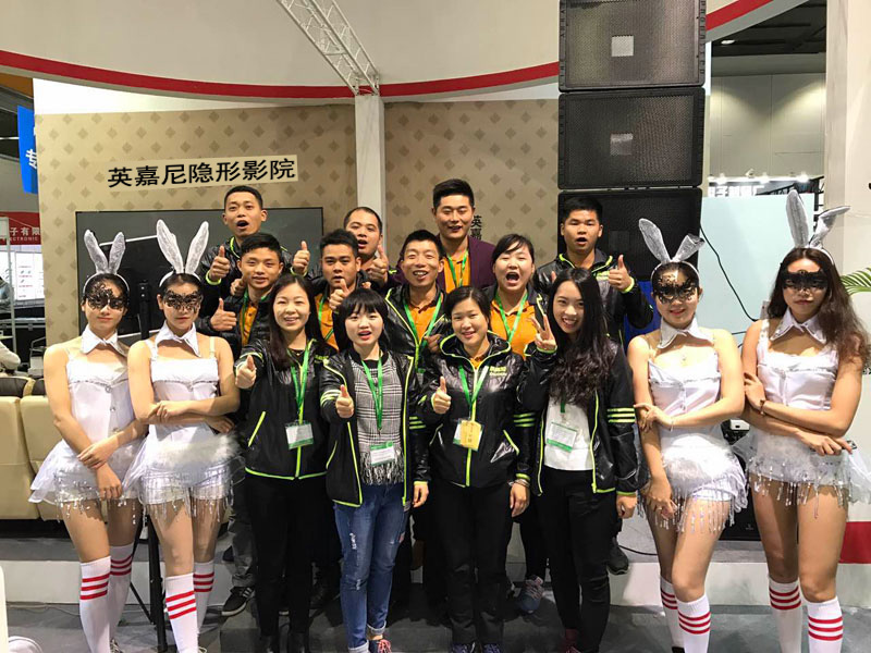 <b>2017广州国际专业灯光、音响展第二天，银河集团9873com科技展位依旧火爆</b>